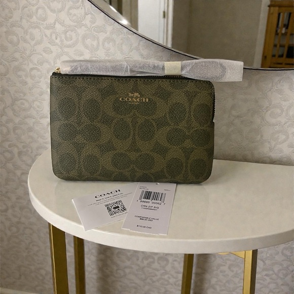 Coach Green Signature Wristlet - NWT - Picture 1 of 1
